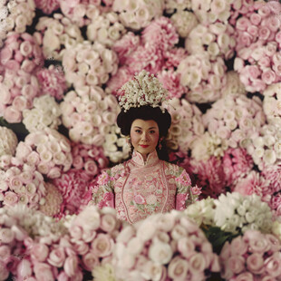 蜡像新娘凤冠霞帔