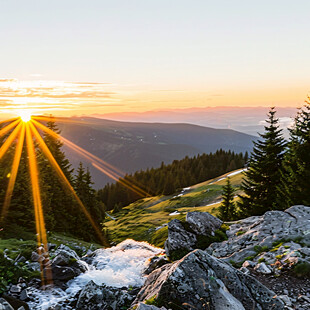 高山夕阳太阳落山