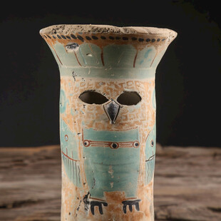 皱脸神肖像陶瓶