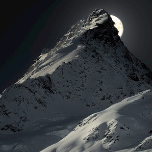 高山峰雪峰图