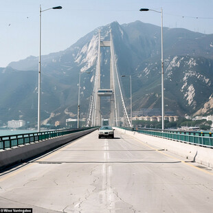 大吊桥道路四周风景