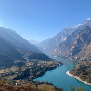 雅砻江沿江风景