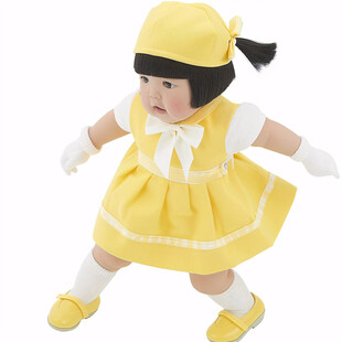 穿黄色裙子的小姑娘