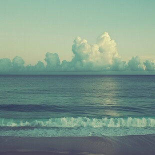 阳光海滩海边云海