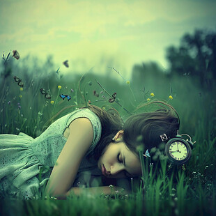 一起睡觉觉小女孩做梦