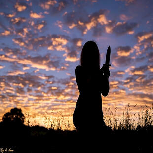 自然风景夕阳下的女孩