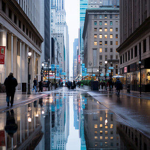 雨中城市街景