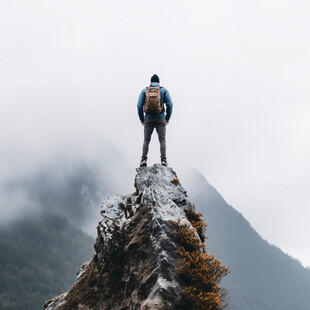 探险户外运动爬山