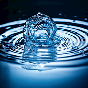 水滴在水面上的流体力学