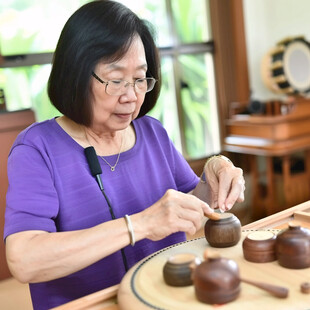 陶瓷女性工艺品