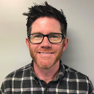 白人一个人只有一半的长度