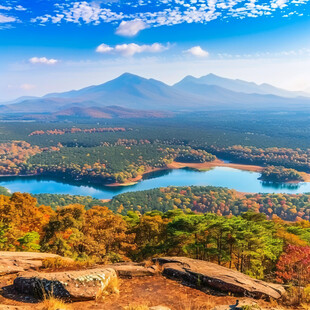 火山地貌森林湖泊