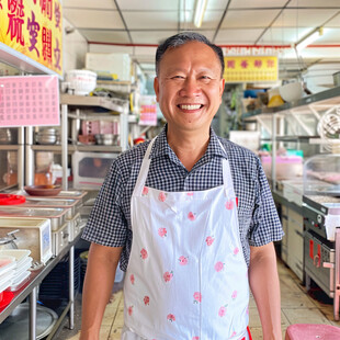 中年男厨师端包子头像