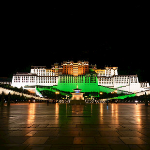 布达拉宫广场夜景