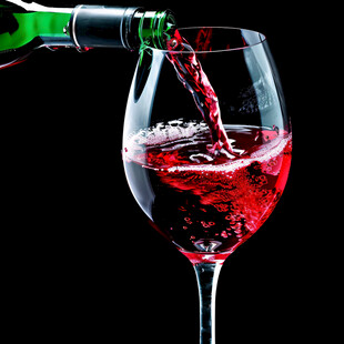 红酒杯棚拍