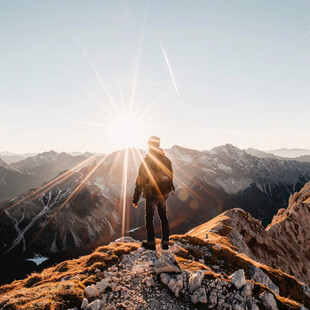 总经理业务员日出高山