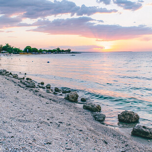 阳光夕阳太阳岩石岸边