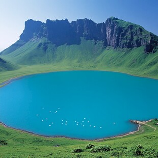 天池地池火山湖泊