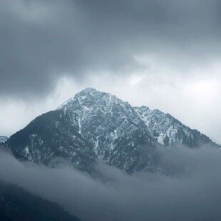 雪峰朦胧