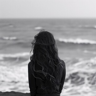 海边女人侧影