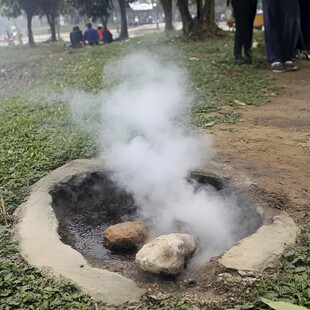 泉水石锅蒸汽