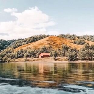 湖泊湖面水岸山林山居