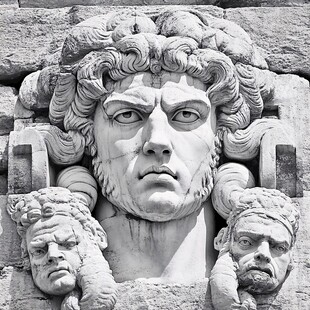 凯撒大理石头像