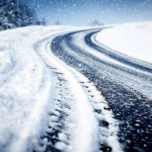 冰天雪地道路