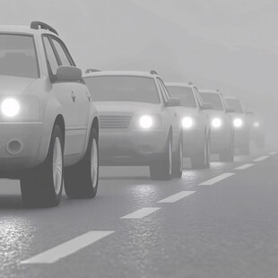 汽车排队行驶