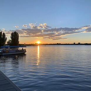 夕阳下的什刹海