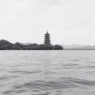 水上的雷峰塔