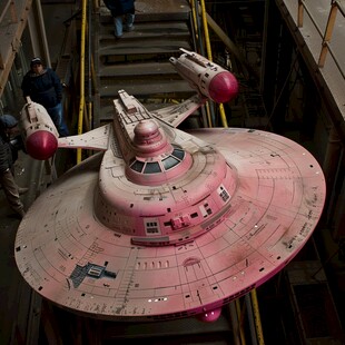 粉红色宇宙飞船家