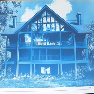 带门廊的4卧室房屋平面图