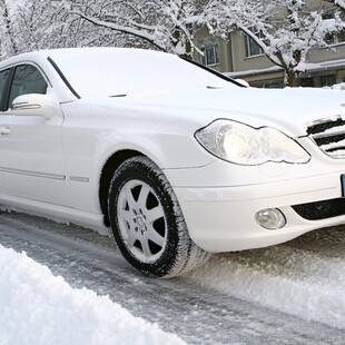 雪后汽车