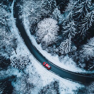 俯瞰公路雪景