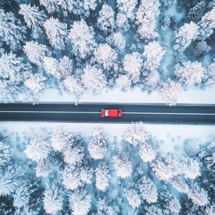 俯瞰公路雪景