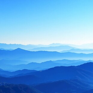 蓝色山峦