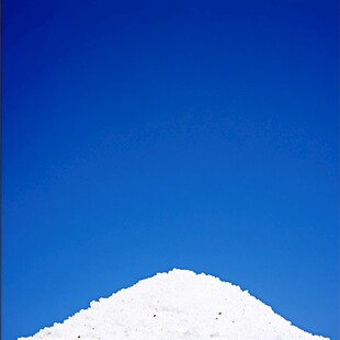 蓝天白雪背景