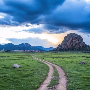 雨后敖包山