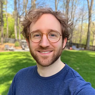 放松一个人与他人的微笑