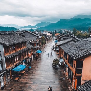 古街阴雨天