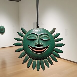 青铜太阳神面