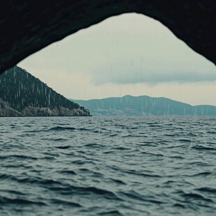 洱海阴雨天