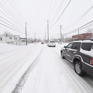 道路厚雪