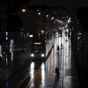 雨夜归路