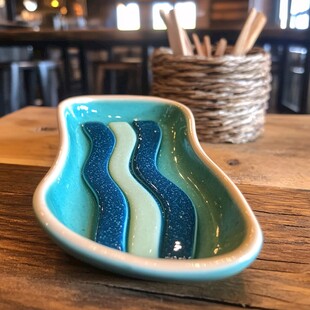 天蓝色玻璃笔洗