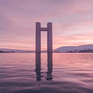 夕阳倒影建筑桥墩倒影