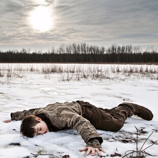 冬日晒太阳的人