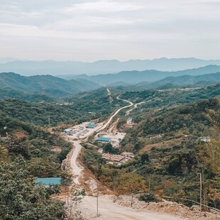 大山里的工地