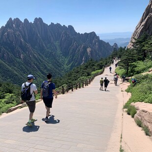 松鼠跳天都天都峰